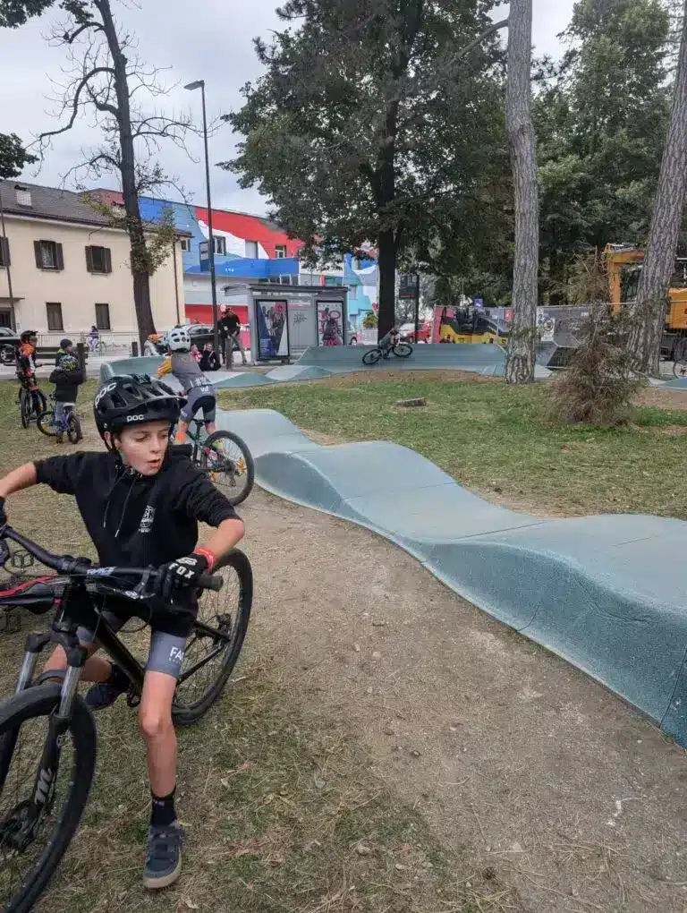 Kids on Modular Pumptrack