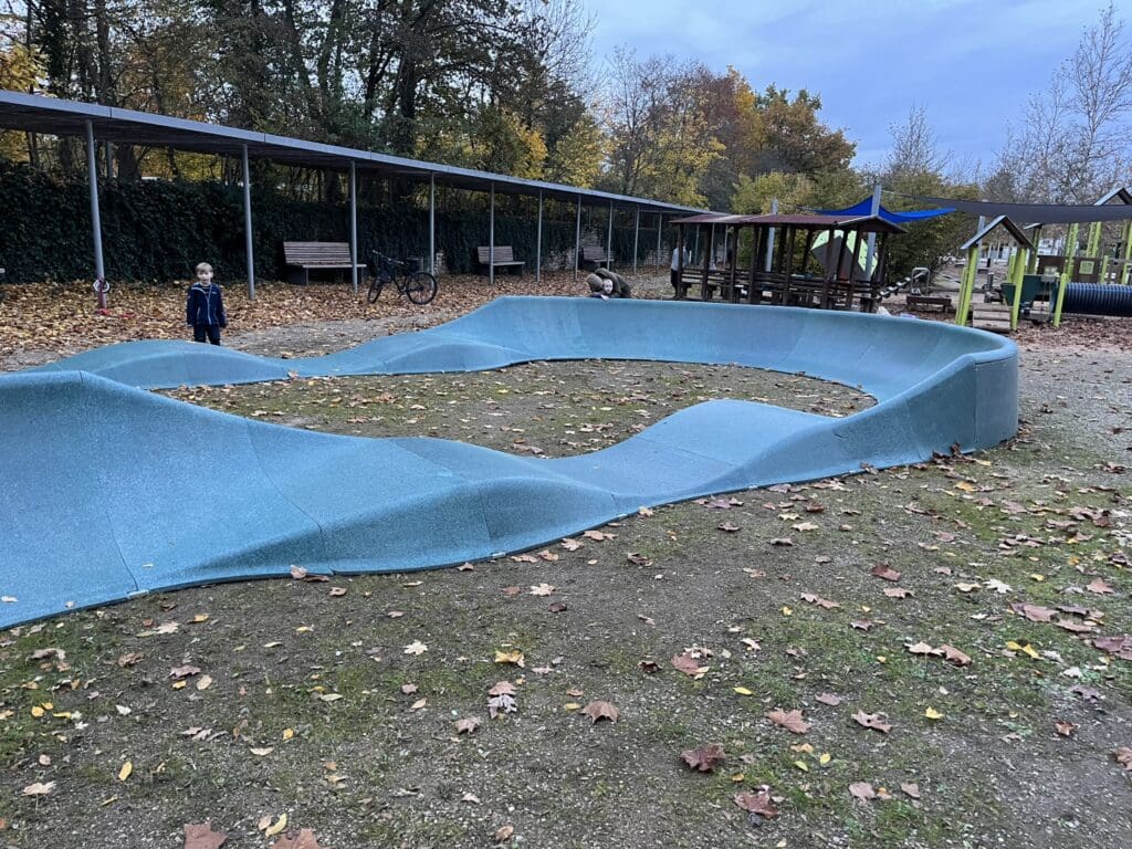 Pumptrack Aufbau ohne feste Fundamente