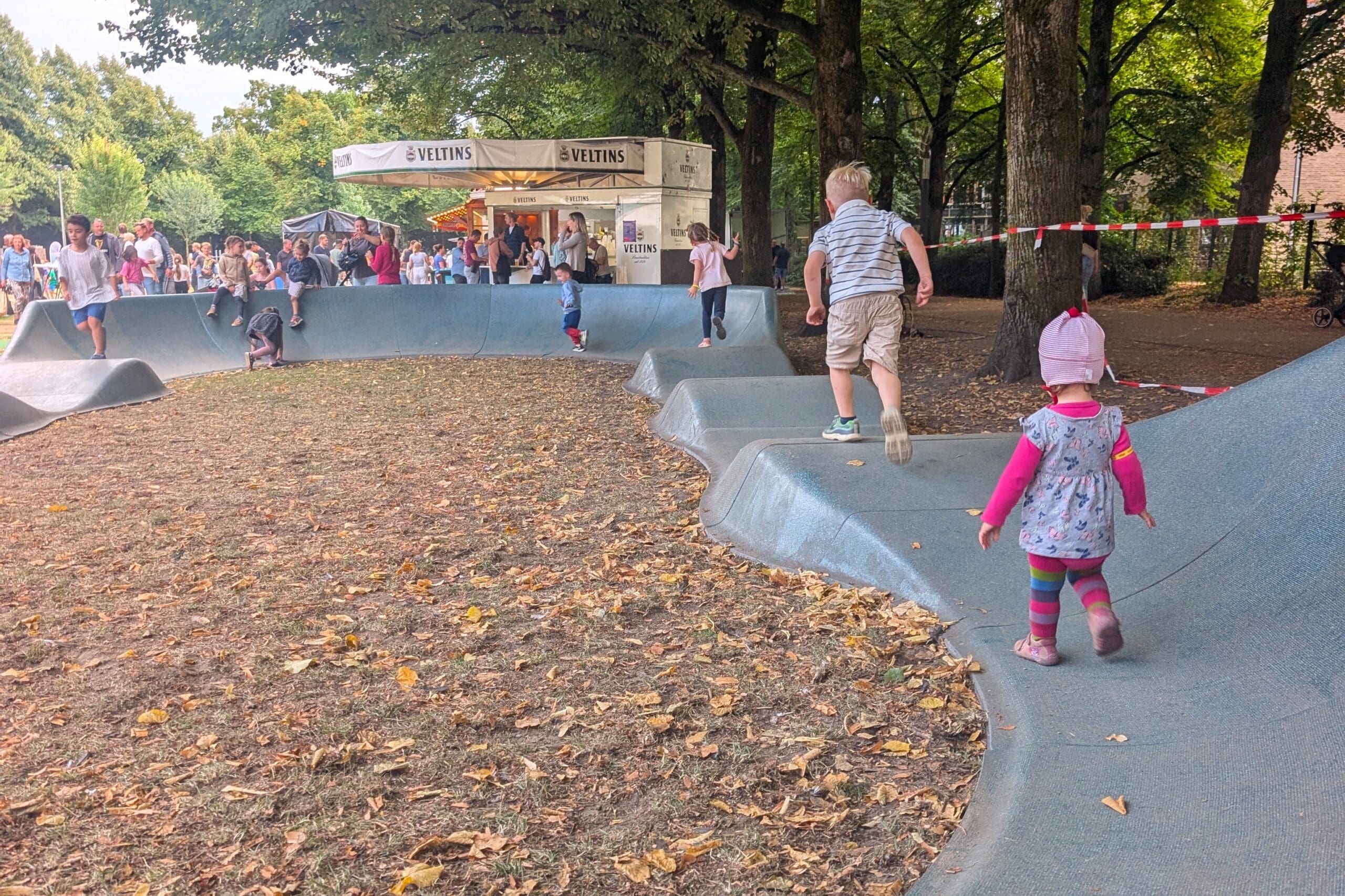 Nachhaltige Sportanlage mit Pumptrack Modulen