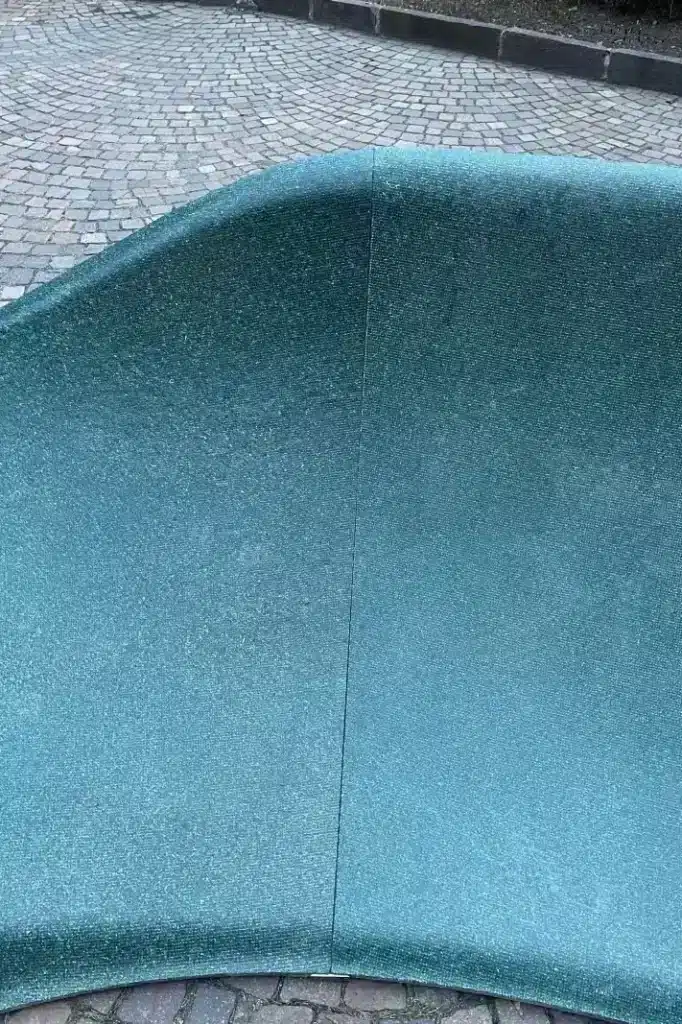 Oberfläche der Fahrbahn